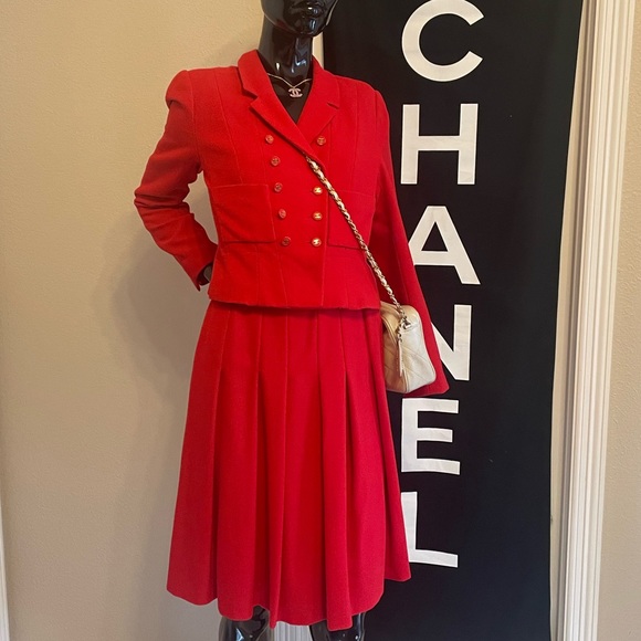 CHANEL red blazer
Vintage 1995 Dress skirt Set
Size S/XS US 2 FR34 preloved - Picture 4 of 15